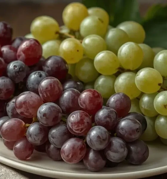 Seeded Grapes